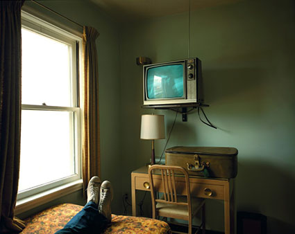 Chambre 125, Westbank Motel, Idaho Falls, Idaho, 18 juillet July 1973, série Uncommon Places. Avec l’aimable autorisation de l’artiste et de la 303 Gallery à New York. -------- Room 125, Westbank Motel, Idaho Falls, Idaho, July 18, 1973, from the Uncommon Places series. Courtesy of the artist and 303 Gallery, New York.